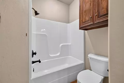 Bath - 608 Edgewood Rd St, Canute, OK 73626 photo 6 of 8