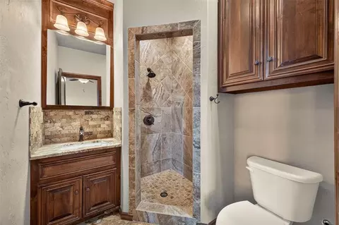 Bath - 608 Edgewood Rd St, Canute, OK 73626 photo 5 of 8