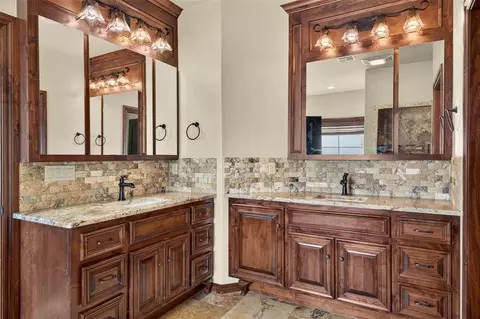 Bath - 608 Edgewood Rd St, Canute, OK 73626 photo 2 of 8