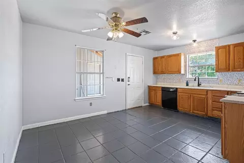 Kitchen - 21201 Montgomery Dr, Mcloud, OK 74851 photo 1 of 2