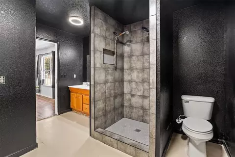 Bath - 21201 Montgomery Dr, Mcloud, OK 74851 photo 2 of 3