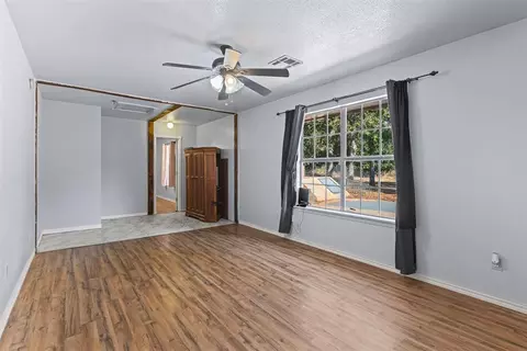 Living - 21201 Montgomery Dr, Mcloud, OK 74851 photo 5 of 6