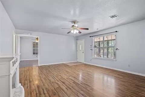Living - 21201 Montgomery Dr, Mcloud, OK 74851 photo 4 of 6