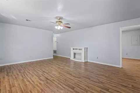 Living - 21201 Montgomery Dr, Mcloud, OK 74851 photo 2 of 6