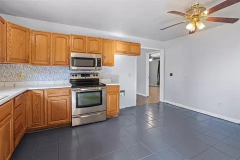 Kitchen - 21201 Montgomery Dr, Mcloud, OK 74851 photo 2 of 2