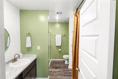 Bath - 1225 Corner Brook Dr, Purcell, OK 73080 photo 2 of 6
