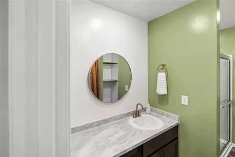 Bath - 1225 Corner Brook Dr, Purcell, OK 73080 photo 3 of 6