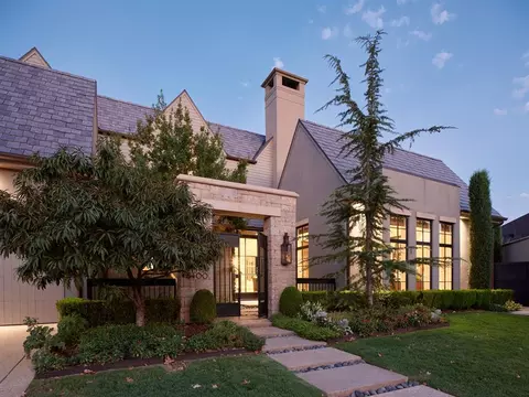 8400 Stonehurst Ct, Oklahoma City, OK 73120