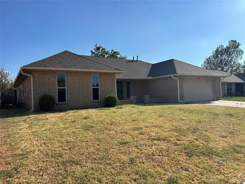 32 Corona Dr, Oklahoma City, OK 73149