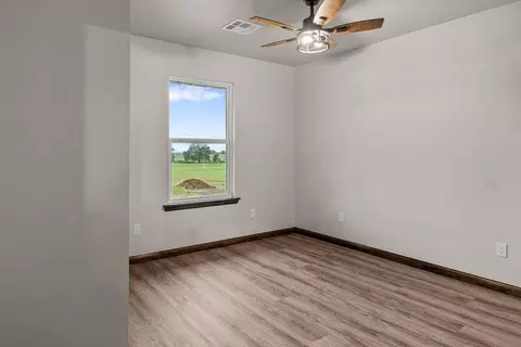 Bedroom - 5374 Turning Point Ln, Davis, OK 73030 photo 5 of 7