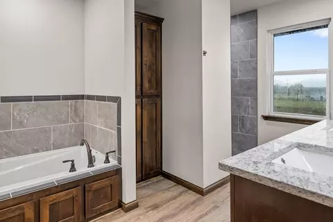 Bath - 5374 Turning Point Ln, Davis, OK 73030 photo 1 of 3