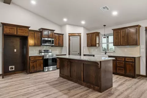 Kitchen - 5374 Turning Point Ln, Davis, OK 73030 photo 2 of 3