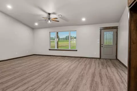 Living - 5374 Turning Point Ln, Davis, OK 73030 photo 3 of 3
