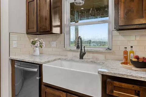 Kitchen - 5374 Turning Point Ln, Davis, OK 73030 photo 3 of 3