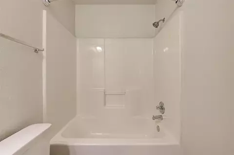 Bath - 1209 Briar Patch Way, Norman, OK 73071 photo 6 of 6