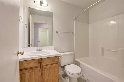 Bath - 1209 Briar Patch Way, Norman, OK 73071 photo 5 of 6