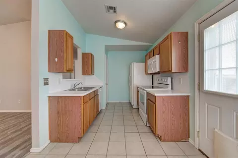 Kitchen - 1209 Briar Patch Way, Norman, OK 73071 photo 1 of 6