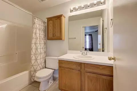 Bath - 1209 Briar Patch Way, Norman, OK 73071 photo 2 of 6