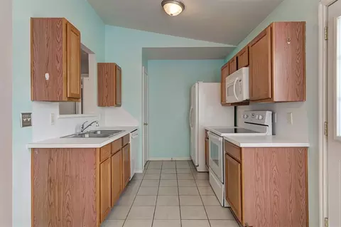 Kitchen - 1209 Briar Patch Way, Norman, OK 73071 photo 2 of 6