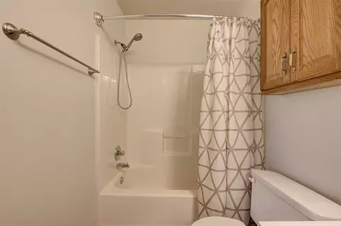 Bath - 1209 Briar Patch Way, Norman, OK 73071 photo 3 of 6