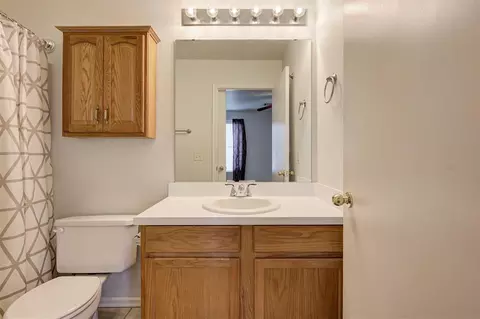 Bath - 1209 Briar Patch Way, Norman, OK 73071 photo 1 of 6