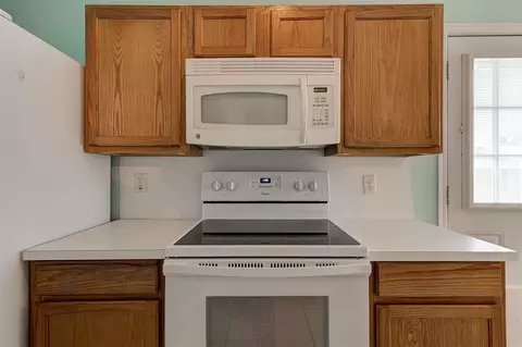 Kitchen - 1209 Briar Patch Way, Norman, OK 73071 photo 5 of 6