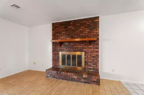 Living - 3805 N Eagle Ln, Bethany, OK 73008 photo 5 of 7