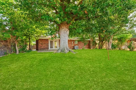 Exterior - 3805 N Eagle Ln, Bethany, OK 73008 photo 3 of 4