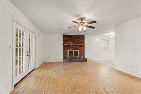 Living - 3805 N Eagle Ln, Bethany, OK 73008 photo 4 of 7