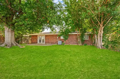 Exterior - 3805 N Eagle Ln, Bethany, OK 73008 photo 4 of 4
