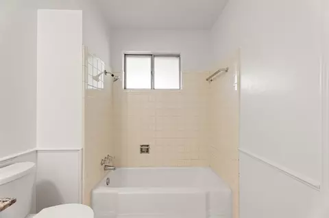 Bath - 3805 N Eagle Ln, Bethany, OK 73008 photo 2 of 4