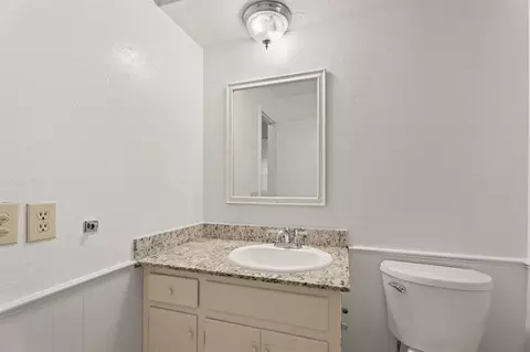 Bath - 3805 N Eagle Ln, Bethany, OK 73008 photo 3 of 4