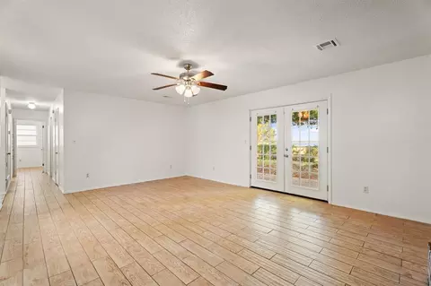 Living - 3805 N Eagle Ln, Bethany, OK 73008 photo 2 of 7