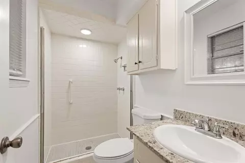 Bath - 3805 N Eagle Ln, Bethany, OK 73008 photo 4 of 4