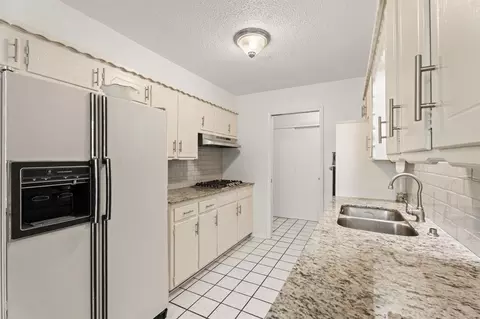 Kitchen - 3805 N Eagle Ln, Bethany, OK 73008 photo 2 of 5