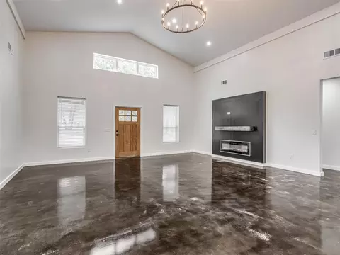 Living - 14 Hackney Dr, Mcloud, OK 74851 photo 2 of 3
