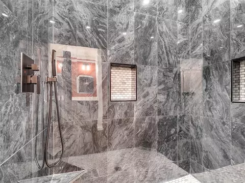 Bath - 14 Hackney Dr, Mcloud, OK 74851 photo 1 of 4