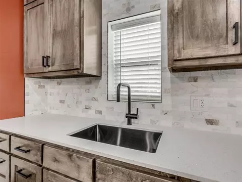 Kitchen - 14 Hackney Dr, Mcloud, OK 74851 photo 3 of 4