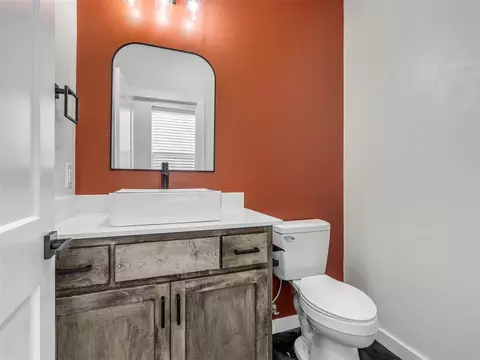 Bath - 14 Hackney Dr, Mcloud, OK 74851 photo 4 of 4