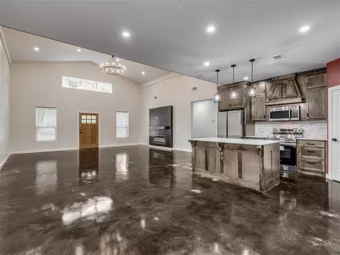 Living - 14 Hackney Dr, Mcloud, OK 74851 photo 3 of 3
