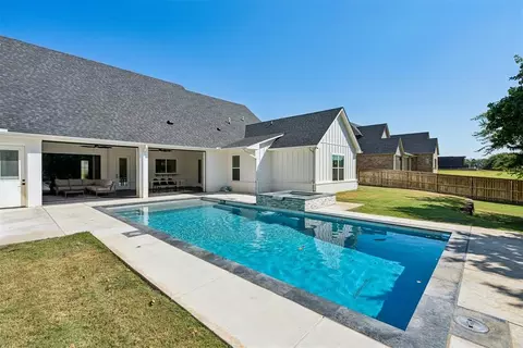 330 Old Farm Rd, Edmond, OK 73034