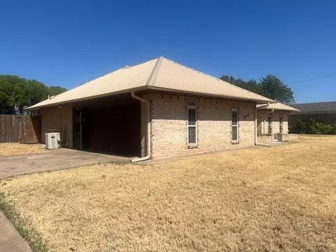 2600 N Robin St, Altus, OK 73521 photo 3