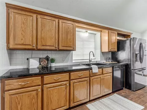 Kitchen - 4932 Baker St, Norman, OK 73072 photo 4 of 5