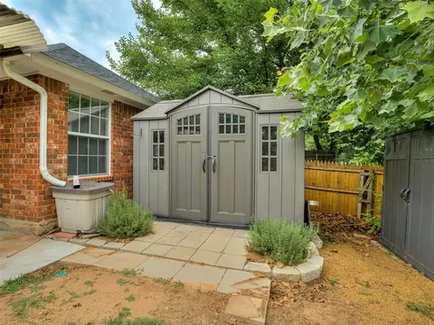 Exterior - 4932 Baker St, Norman, OK 73072 photo 6 of 9