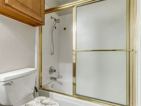 Bath - 4932 Baker St, Norman, OK 73072 photo 6 of 6
