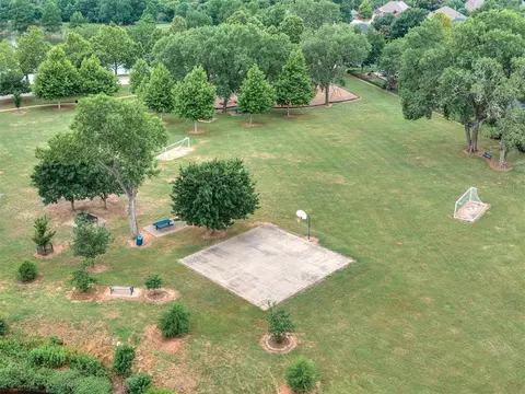 View/Area - 4932 Baker St, Norman, OK 73072 photo 9 of 11