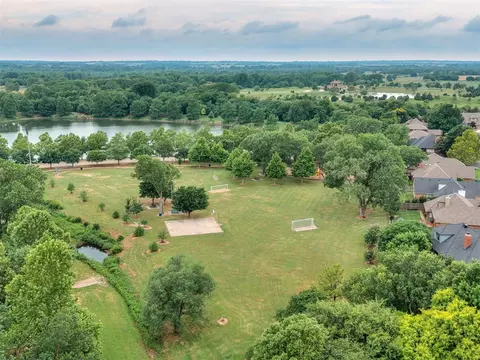 View/Area - 4932 Baker St, Norman, OK 73072 photo 7 of 11