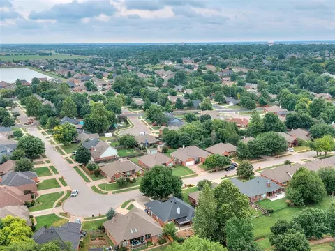 View/Area - 4932 Baker St, Norman, OK 73072 photo 4 of 11