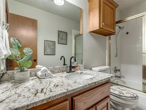Bath - 4932 Baker St, Norman, OK 73072 photo 5 of 6