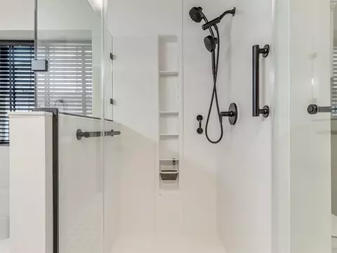Bath - 4932 Baker St, Norman, OK 73072 photo 3 of 6